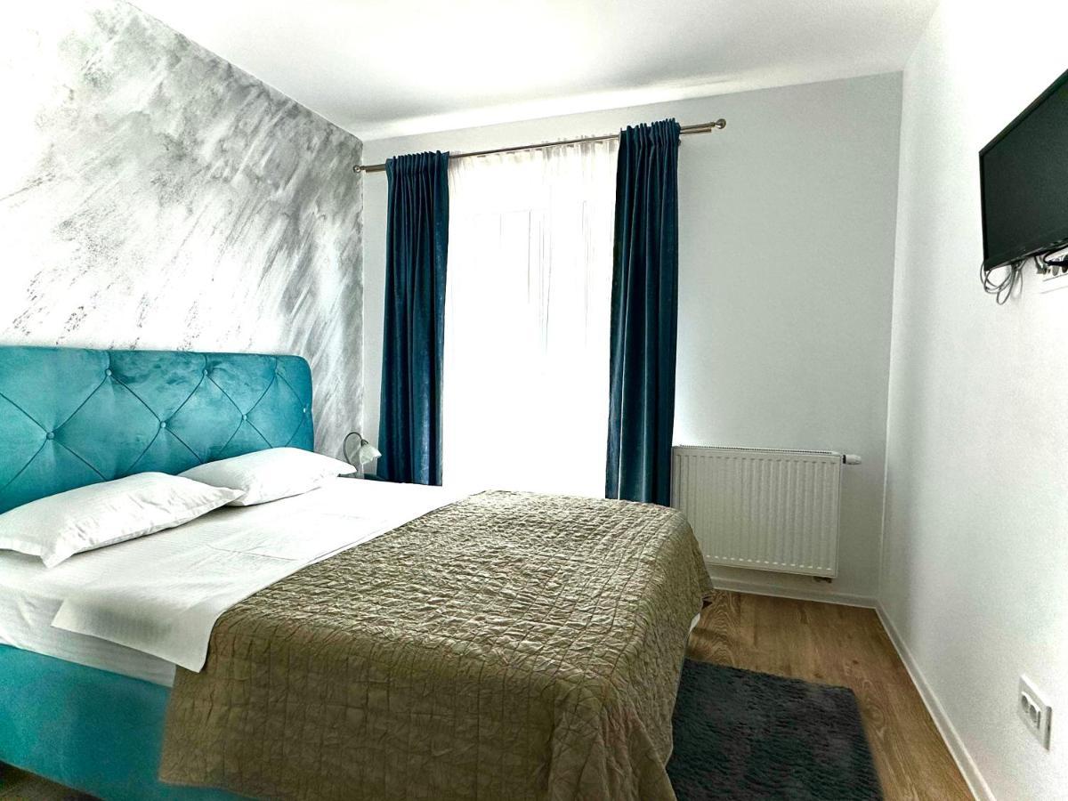 4Friendscoresibrasov Blue Bagian luar foto